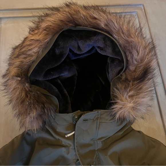 LIKE NEW! Youth GAP XXL winter jacket fuzzy hood - Picture 3 of 13